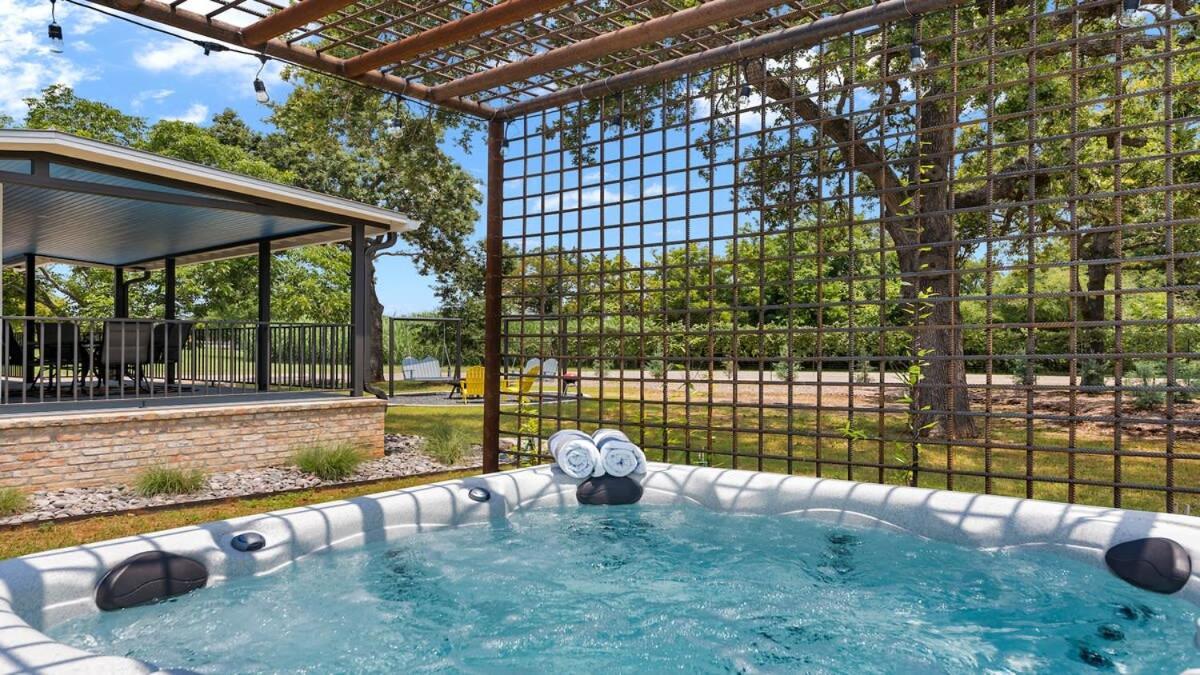 פרדריקסברג Blumenhaus Sleeps 6 Full Kitchen Plus Hot Tub מראה חיצוני תמונה