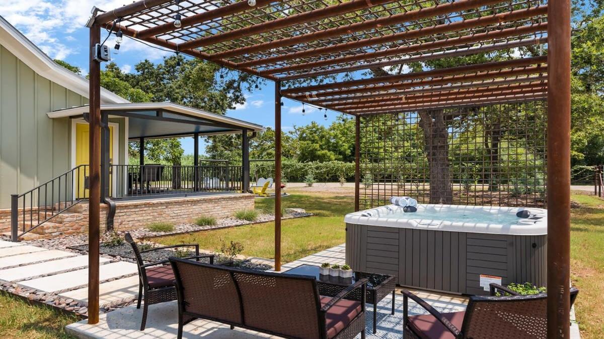 פרדריקסברג Blumenhaus Sleeps 6 Full Kitchen Plus Hot Tub מראה חיצוני תמונה