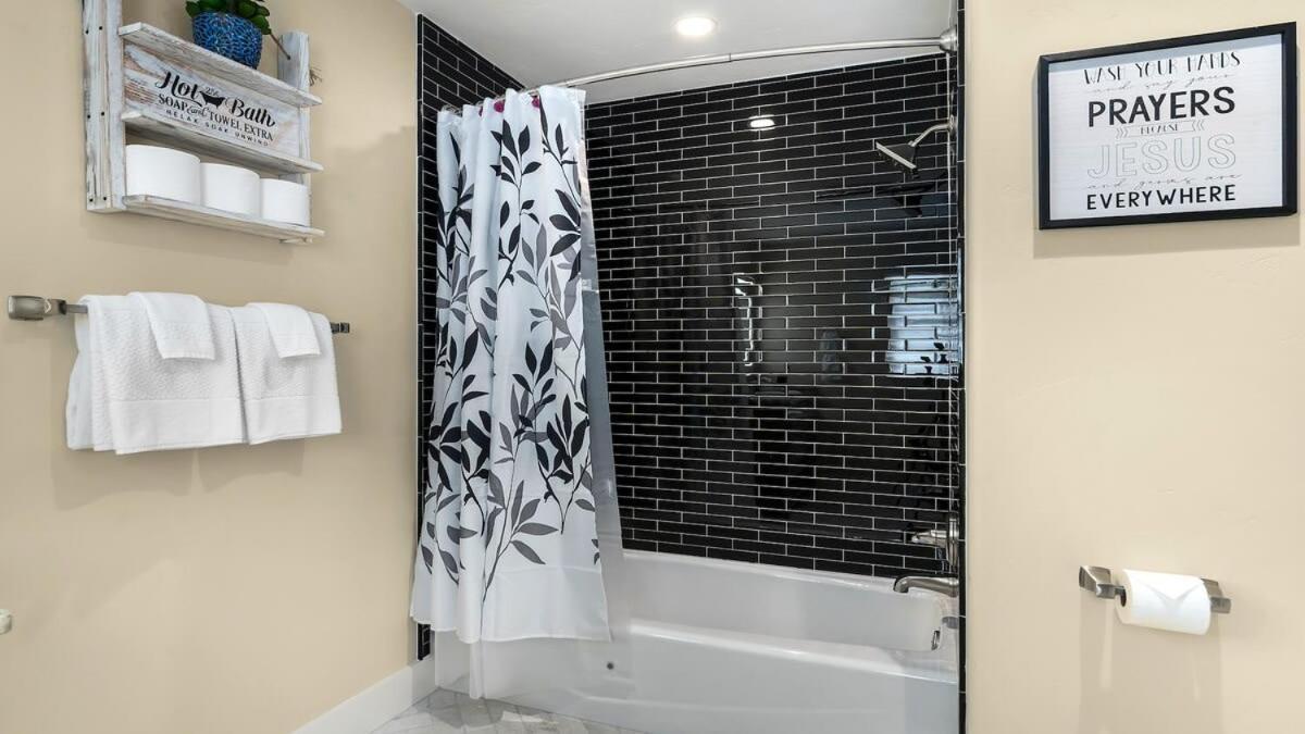 פרדריקסברג Blumenhaus Sleeps 6 Full Kitchen Plus Hot Tub מראה חיצוני תמונה