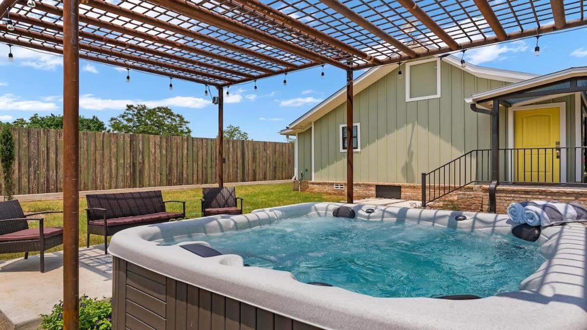 פרדריקסברג Blumenhaus Sleeps 6 Full Kitchen Plus Hot Tub מראה חיצוני תמונה